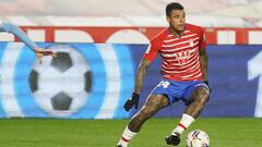 Kenedy, en un lance del Granada - Celta.