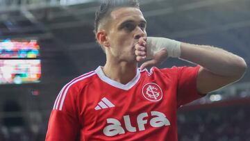 Santos Borré sella la goleada de Internacional sobre Cruzeiro