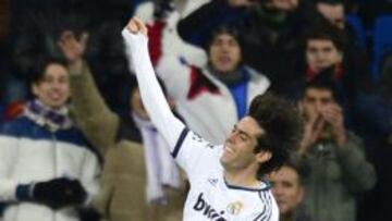 ¿ÚLTIMO GOL DE BLANCO?. Kaká celebra el gol que le hizo al Ajax.