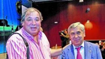 <b>PARTIDAZO. </b>Los presidentes de Real Unión y Cádiz, García y Muñoz, se saludaron tras el sorteo.
