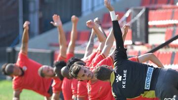 La plantilla del Rayo Vallecano entrena en su primer día de pretemporada.