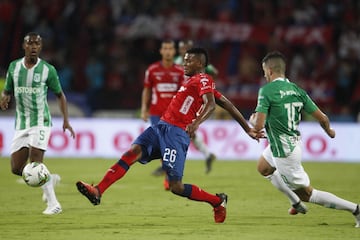 Pablo Ceppelini anotó el gol que le dio la victoria a los dirigidos por Paulo Autuori, quienes lograron regresar a los ocho a falta de tres fechas.