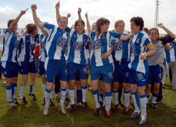 09/04/06 FUTBOL FEMENINO
jugadoras del espanyol de la superliga celebran el titulo
ALEGRIA  
PUBLICADA 10/04/06 NA MA39 3COL 
PUBLICADA 11/04/06 NA MA40 1COL