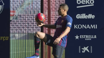 El defensa colombiano Jeison Murillo durante su presentaci&oacute;n oficial como nuevo jugador del Barcelona