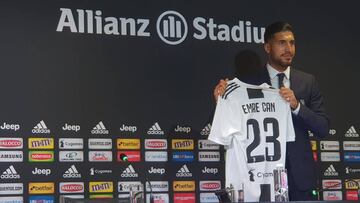 Emre Can durante su presentación con el Juventus de turín.