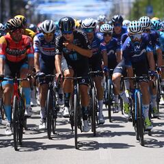 Movistar pasa de la “emoción” a la “rabia” tras sprint de Gaviria