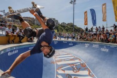 Aún es pronto y no hay nada confirmado, pero si todo va como los últimos años el famoso bowl del mítico skatepark de la playa de Arrigunaga volverá un año más a acoger una competición que reunirá a lo más granado de la especialidad en pros y masters. 