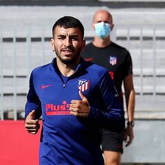 Correa se entrena ya con el grupo y Felipe, aparte por precaución