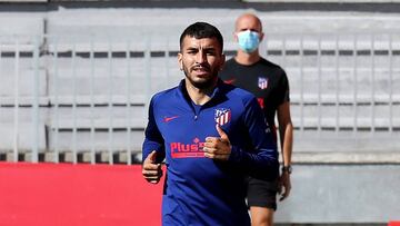 Correa se entrena ya con el grupo y Felipe, aparte por precaución