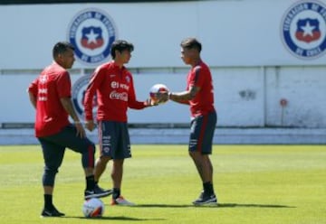 La Roja recibió la visita de los niños de la Teletón