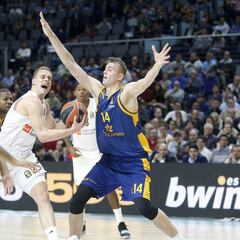 Prepelic hace de Llull, Randolph la rompe y Thompkins debuta