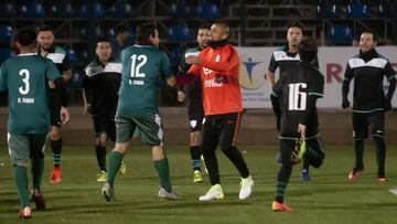 Vidal sorprende y entrena con su club de barrio en San Joaquín