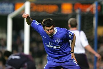 El delantero de Chelsea fue campeón de la Premier League 2004 - 2005.