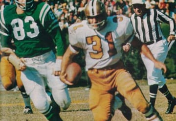 El primer acercamiento que tuvo la NFL en nuestro país también fue en la capital del país. Filadelfia y Nueva Orleans se enfrentaron en la cancha del ahora Estadio Azul en 1978.