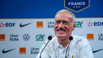 Clairefontaine-en-yvelines (France), 14/11/2022.- France's head coach Didier Deschamps smiles during a press conference at the team's training complex in Clairefontaine-en-Yvelines, south of Paris, France, 14 November 2022. France will face Australia on 22 November 2022 in their first match of the FIFA World Cup 2022 in Qatar. (Mundial de Fútbol, Francia, Catar) EFE/EPA/CHRISTOPHE PETIT TESSON
