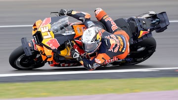 Pedro Acosta con la KTM en Silverstone.