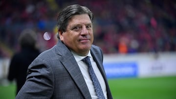 Miguel Herrera head coach of Tijuana during the 2nd round match between Atlas and Tijuana as part of the Torneo Clausura 2024 Liga MX at Jalisco Stadium on January 20, 2024 in Guadalajara, Jalisco, Mexico.