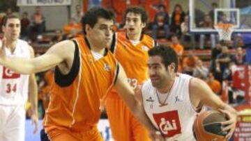 Carlos Cabezas, como rival del Fuenlabrada en el Fernando Mart&iacute;n, su nueva cancha ahora.