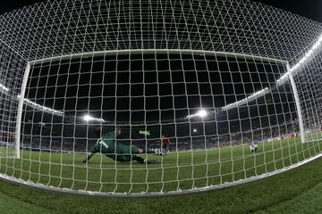 Fue el encargado de abrir el marcador en la tanda de penaltis frente a Italia en los cuartos de final de la Eurocopa 2008, en la que España ganó y pasó a semifinales.
