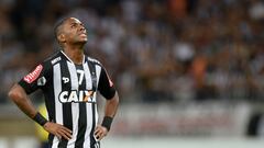 (FILES) Brazilian Atletico Mineiro player Robinho during their 2016 Libertadores Cup match at Mineirao Stadium in Belo Horizonte, Brazil on April 14, 2016. Former Manchester City and Real Madrid striker Robinho will serve a nine-year rape sentence, imposed on him by an Italian court, in Brazil, judges in Brasilia ruled on March 20, 2024. The court decided by nine votes to two in favor of an Italian request that Robinho be jailed in his home country after he was found guilty of taking part in the gang rape of an Albanian woman celebrating her 23rd birthday at a Milan nightclub in 2013. (Photo by DOUGLAS MAGNO / AFP)