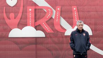 Soccer Football - Portugal Training - FIFA Confederations Cup Russia 2017 - Rubin Kazan Training Ground, Kazan, Russia - June 27, 2017 Portugal coach Fernando Santos during training REUTERS/Maxim Shemetov
