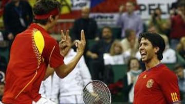 La pareja formada por Feliciano L¨®pez y Fernando Verdasco ha conseguido el punto definitivo para Espa?a.