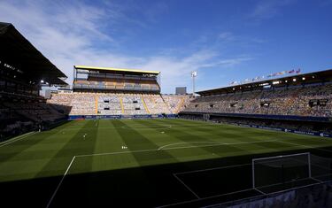 Algunos clubes han tenido que hacer obras por obligación para adaptar sus estadios a la nueva normativa COVID. Salas más grandes, nuevos espacios abiertos o salas especiales para las que, cuando terminen las medidas, deberán encontrar nuevas funciones. 