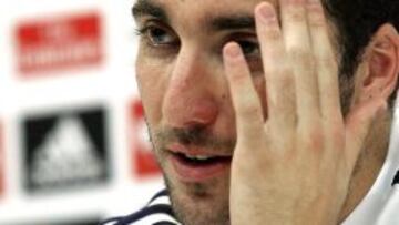 Higua&iacute;n, en la rueda de prensa de este viernes.