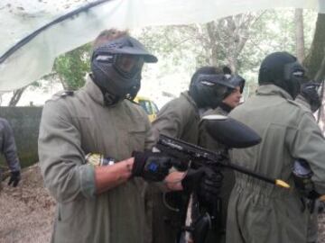Hoy ha sido una jornada diferente para los jugadores del Celta ya que se han enfrentado en una divertida partida de paintball.