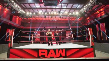 Brock Lesnar y Paul Heyman en el Performance Center de la WWE en Orlando.