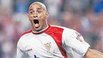 <b>SALTO DE CALIDAD. </b>Darío Silva fue la imagen de una campaña que supuso el despegue del Sevilla hacia la cúspide de los títulos.