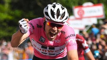Oropa (Italy), 20/05/2017.- Dutch rider Tom Dumoulin of Sunweb Team celebrates winning the 14th stage of the 100th Giro d'Italia cycling race, over 131 km from Castellania to Oropa, Italy, 20 May 2017. (Ciclismo, Italia) EFE/EPA/ALESSANDRO DI MEO