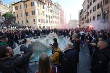 Los aficionados del equipo holandés tomaron la Plaza de España de Roma y la policía tuvo que intervenir. Hay varios heridos y 23 detenidos por el momento.