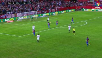 Sarabia, ¿por qué?: convirtió una ocasión en un despeje