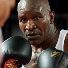 Holyfield sigue los pasos de Tyson y vuelve al ring