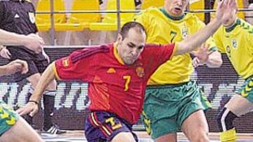 <b>CONVOCADO. </b>Javi Rodríguez, del Playas, jugará hoy ante Polonia.