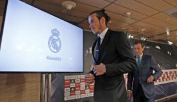 Gareth Bale estuvo acompañado en la rueda de prensa por Emilio Butrageño.