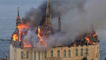 An educational institution building burns after a Russian missile strike, amid Russia's attack on Ukraine, in Odesa, Ukraine April 29, 2024. REUTERS/Sergey Smolentsev