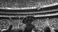 Esta es una de las postales más recordadas en la historia del futbol mundial: Edson Arantes do Nascimento festejando la consecución del título de México 1970 con sombrero de charro.