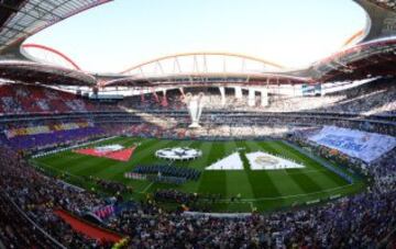 Panor¨¢mica del espectacular ambiente en el estadio Da Luz. / Lars Baron (Getty Images)