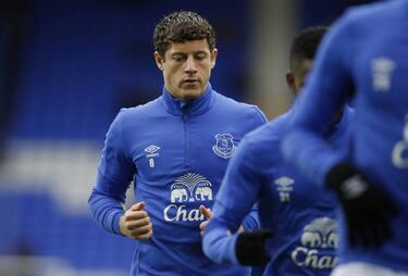 Ross Barkley hopes Everton can slice Liverpool's 8-point gap
