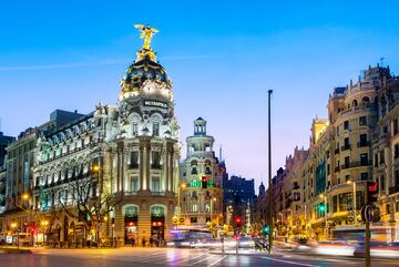 En la foto, vista del Edificio Metrópolis en la esquina de Gran Vía y la Calle Alcalá. 