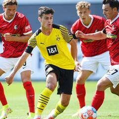 Gio Reyna salió con molestia del duelo ante Friburgo