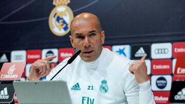 GRAF7974. MADRID, 23/02/2018.- El entrenador francés del Real Madrid, Zinedine Zidane, durante la rueda de prensa posterior al entrenamiento realizado hoy en la Ciudad Deportiva de Valdebebas en la víspera del partido de la vigésimo q