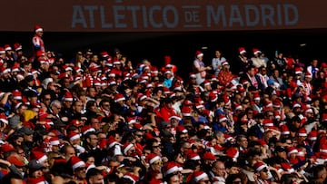 Soccer Football - LaLiga - Atletico Madrid v Getafe - Metropolitano, Madrid, Spain - December 15, 2024 Fans wearing Christmas hats are seen during the match REUTERS/Susana Vera