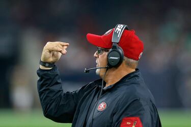 Form¨® parte de los 49ers como su entrenador de alas cerradas en 2015.
