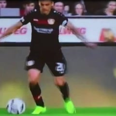 El genial pase gol de Charles Aránguiz con el Leverkusen