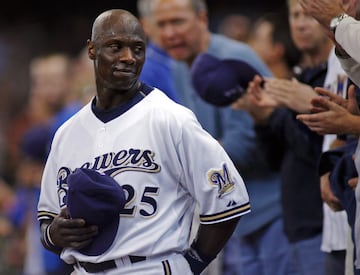 Cameron fue jugador de los Brewers, pero después de escuchar las historias en 2009, declaró que nunca se quedaría en ese hotel.