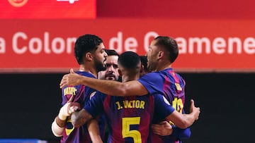 Jugadores del Barça celebran un gol ante el Santa Coloma en Copa.