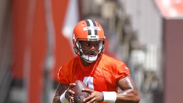 CLEVELAND, OH - JUNE 16: Deshaun Watson #4 of the Cleveland Browns looks to pass during the Cleveland Browns mandatory minicamp at FirstEnergy Stadium on June 16, 2022 in Cleveland, Ohio. (Photo by Nick Cammett/Getty Images)